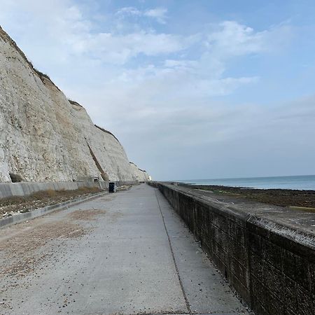 Sanctuary By The Sea With Large Room Including Lounge, Bathroom, Direct Garden Access & Free Parking Brighton Luaran gambar