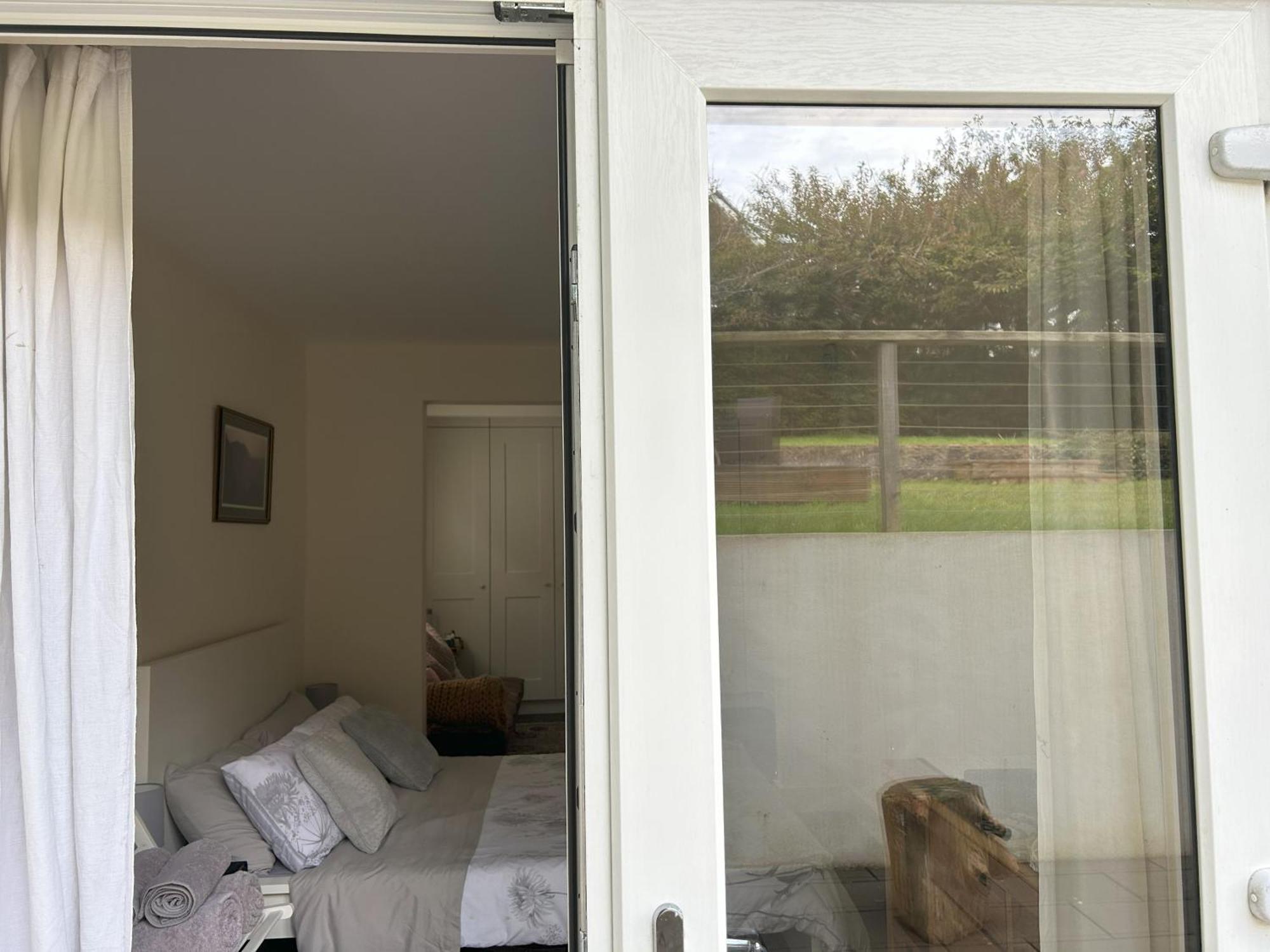 Sanctuary By The Sea With Large Room Including Lounge, Bathroom, Direct Garden Access & Free Parking Brighton Luaran gambar